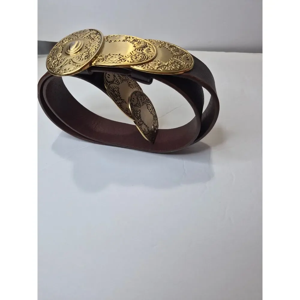 CHICO'S GENUINE LEATHER ADJUSTABLE BELT WITH BEAUTIFUL GOLD TONE BUCKLE.